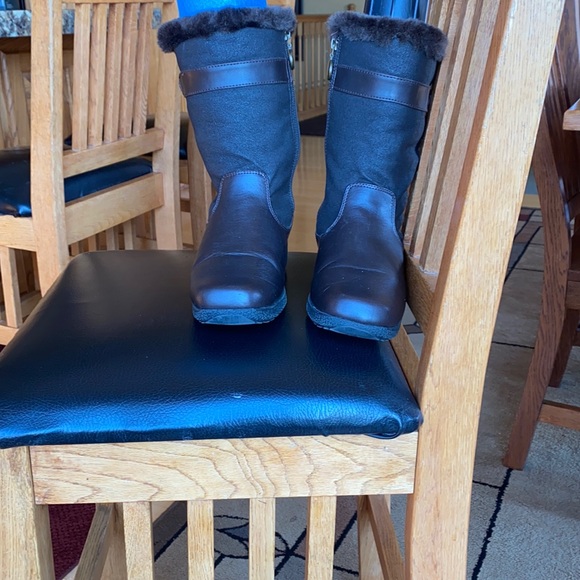 Shoes - Weathermates Boots